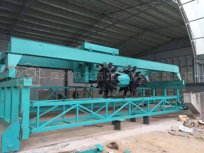 有機肥槽式翻堆機發酵設備常用于污泥無害化處理 有機肥槽式翻堆機發酵設備常用于污泥無害化處理